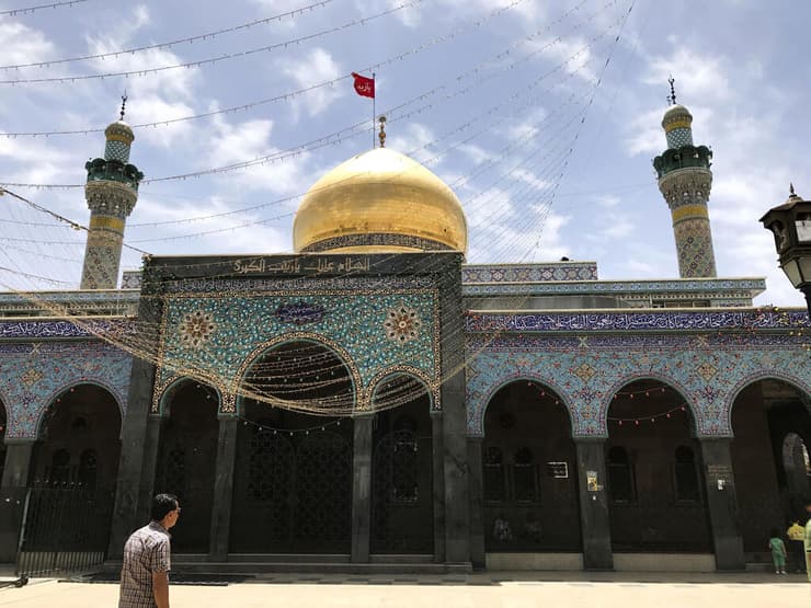 מסגד א-סיידה זיינב. לכאורה, האיראנים נמצאים בסוריה כדי להגן עליו מפני התנכלויות של הסונים 