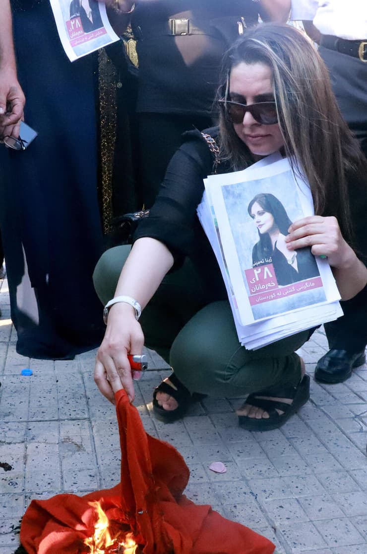 הפגנה לזכר מהסא אמיני שמתה ב איראן בעיר סולימאנייה בחבל כורדיסטאן ב עיראק