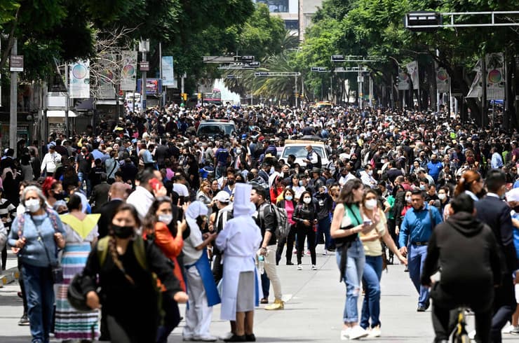 תושבים ברחובות מקסיקו סיטי אחרי רעידת אדמה