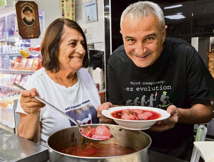 לילי עזיז, מושב זכריה