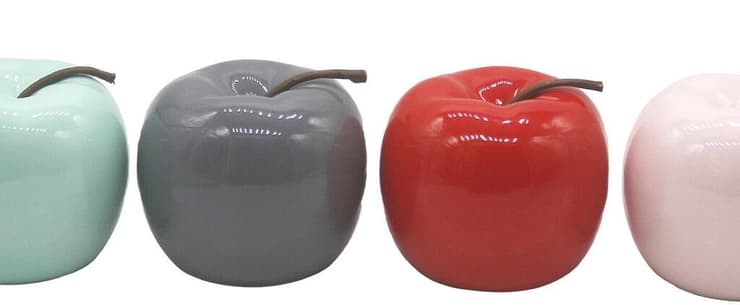 אפשר גם עם קריצה: יותר זול מתפוחים אמיתיים אצל הירקן - כמה שקלים לפריט במקסטוק.
