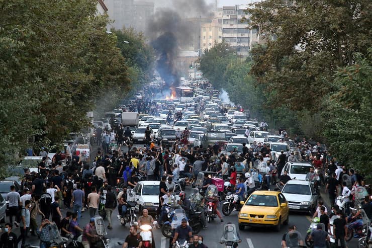 מחאה ב איראן טהרן בעקבות מות הצעירה מהסא אמיני 21 בספטמבר
