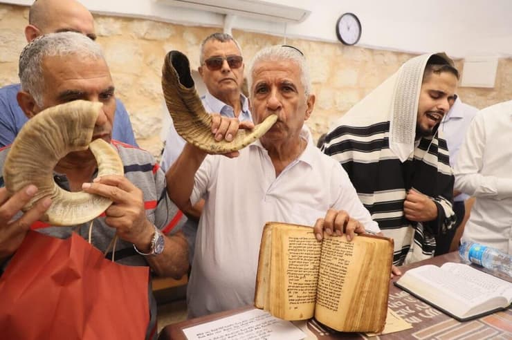 84 שנים אחרי, חזר השופר של בית הכנסת בכפר השילוח למקומו