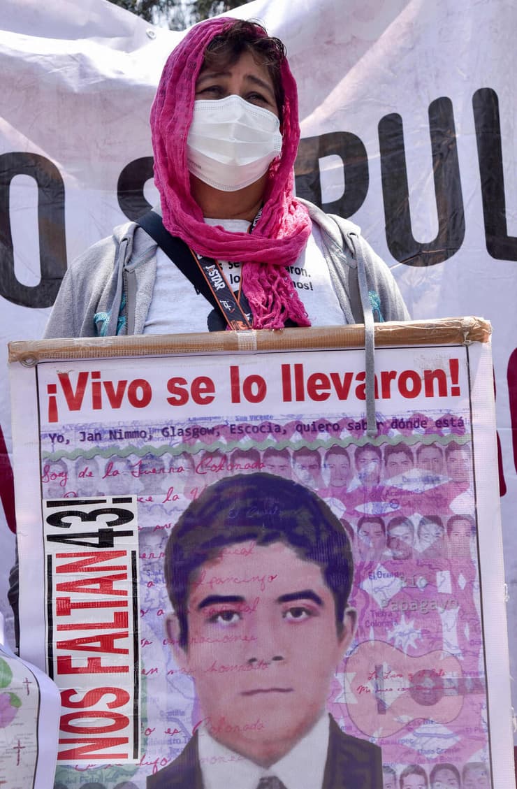 מחאה נגד שגרירות ישראל במקסיקו בדרישה להסגרת הבכיר מקסיקני תומאס זרון תומס זרון