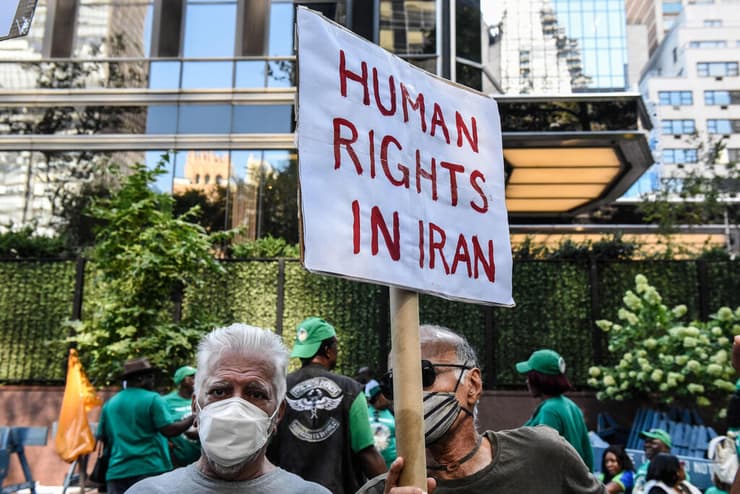 הפגנה ב ניו יורק נגד איראן בעקבות מות הצעירה מהסא אמיני 21 בספטמבר