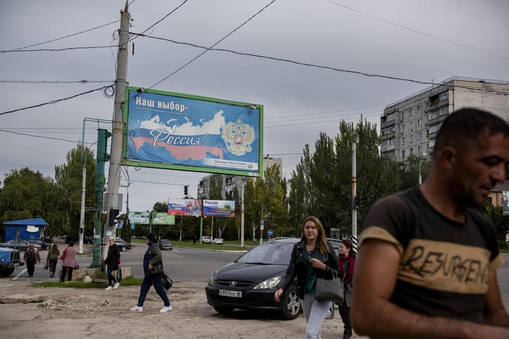 הבחירה שלנו רוסיה שלט חוצות במחוז לוהנסק ב אוקראינה לקראת משאל העם