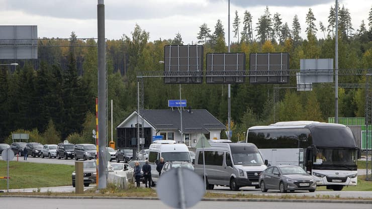 תורי מכוניות בגבול רוסיה-פינלנד