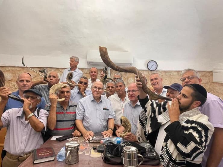84 שנים אחרי, חזר השופר של בית הכנסת בכפר השילוח למקומו