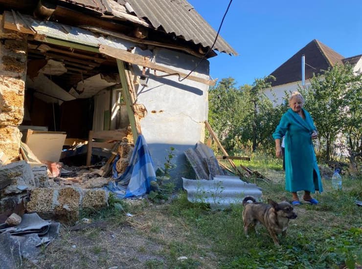 הבית של ז'אנטה בוטנקו נהרס חלקית כאשר טיל חדר אליו דרך הגג בתחילת מארס, בהוסטמל, אוקראינה