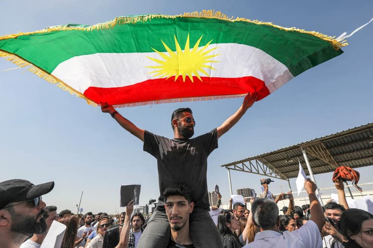עיראק כורדים מפגינים ב אירביל נגד איראן בעקבות הרג מהסא אמיני