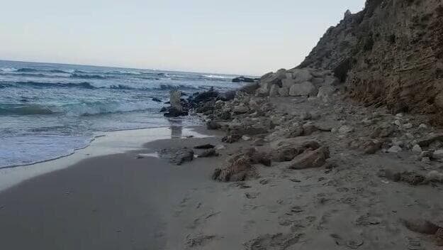נפילת סלעים בחוף בהרצליה