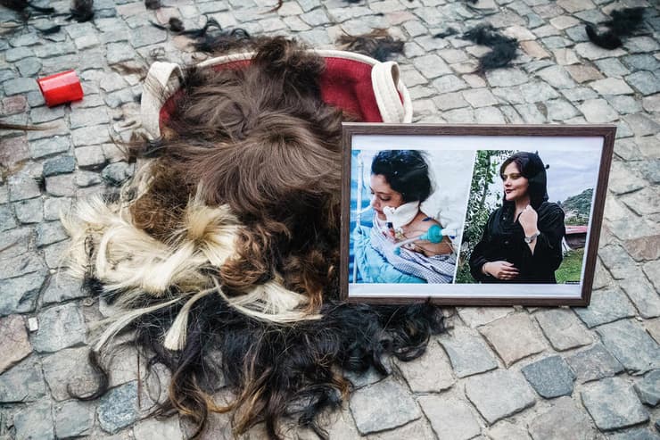 גרמניה ברלין מחאת שיער גזור ב הפגנה למען מהסא אמיני ש נהרגה ב איראן