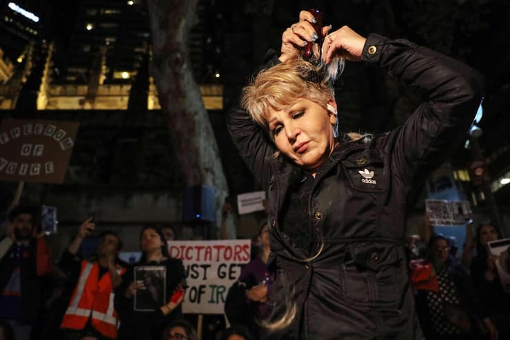 נשים מפגינות באוסטרליה לאור מותה של מהאסא אמיני