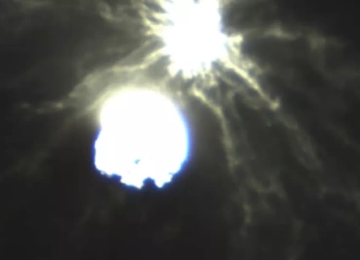 תיעוד הפגיעה באסטרואיד, כפי שצולם מלוויין