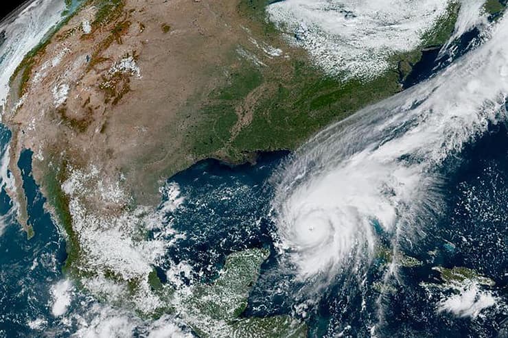 ארה"ב פלורידה הוריקן איאן סופה בדרך ל פלורידה צילום לוויין