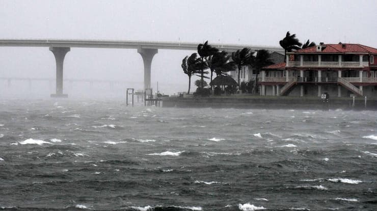 נזקי סופה הוריקן איאן ב פלורידה  ב סנט פיטרסבורג