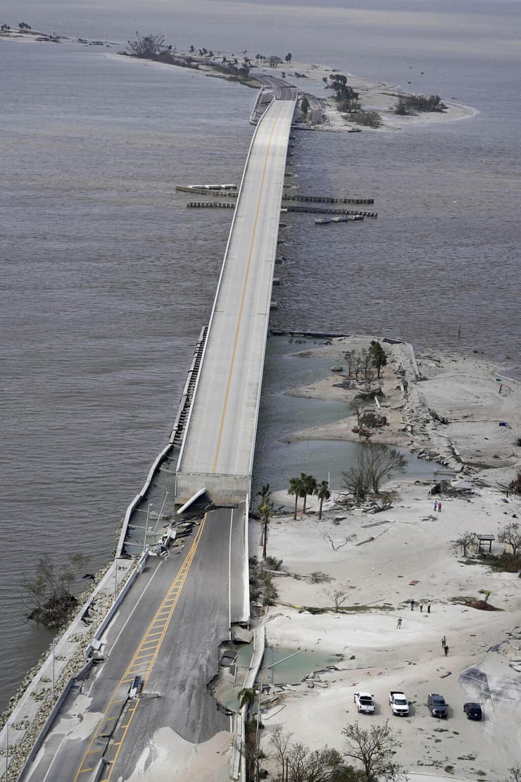 גשר קרס ב אי סאניבל פלורידה סופה איאן
