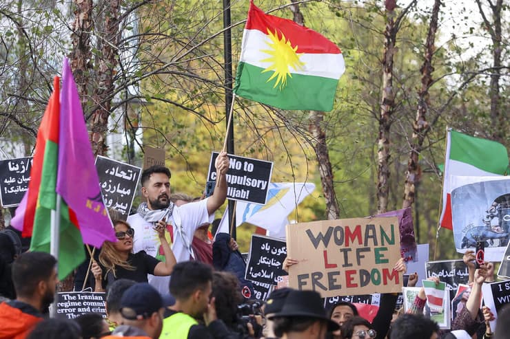 בריסל הפגנה הפגנת תמיכה בנשות איראן