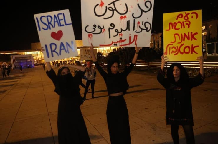 מחאה בעד נשות אירן במסגרת הצעדה לעידוד ההצבעה לגוש השינוי בתל אביב