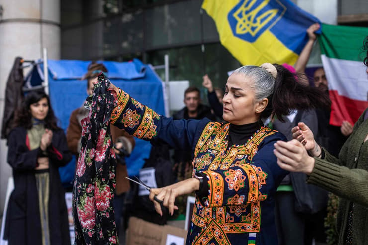 ורשה הפגנה הפגנת תמיכה בנשות איראן