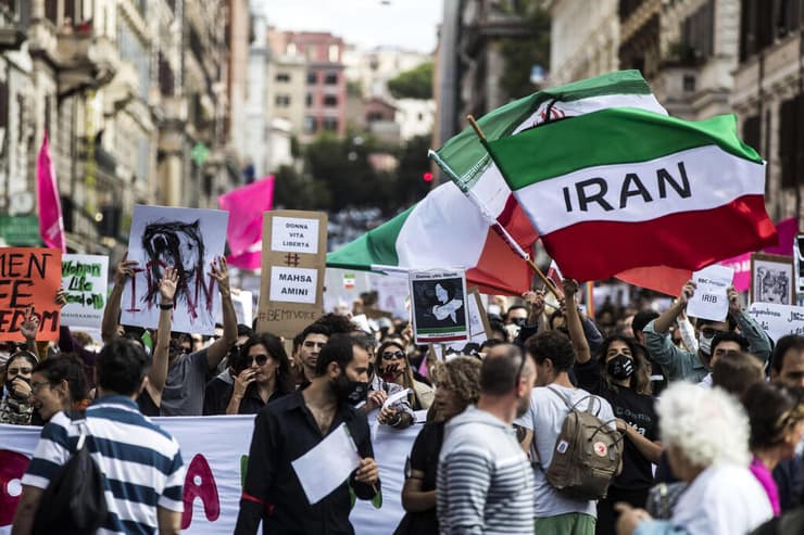 רומא הפגנה הפגנת תמיכה בנשות איראן