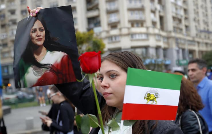 בוקרשט הפגנה הפגנת תמיכה בנשות איראן