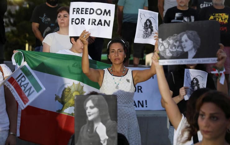 לימסול הפגנה הפגנת תמיכה בנשות איראן