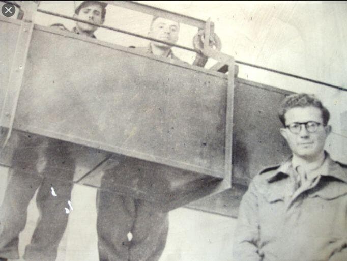 תמונה בתערוכה של אוריאל חפץ והרכבל, שצולמה בהר ציון ב-1948