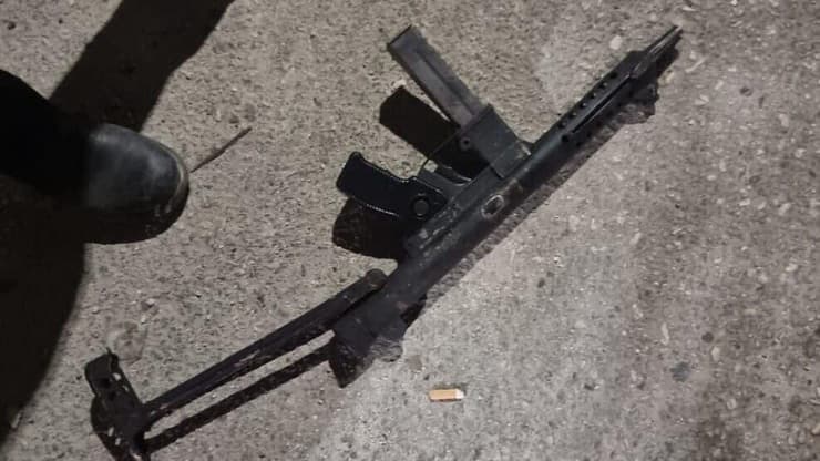 הנשק שנתפס על החשוד מג'סר א-זרקא, שנפצע קשה מירי השוטרים