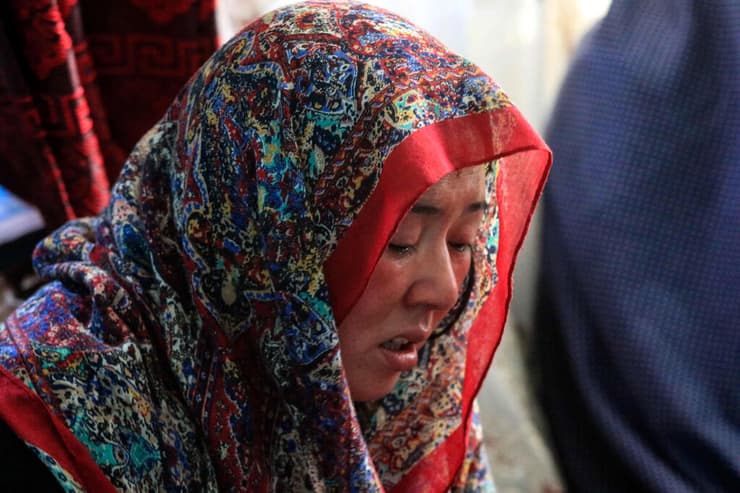 אפגניסטן טבח ב מרכז הכשרה ל אוניברסיטה קרובת משפחתה של חסינה בת ה 18 שנרצחה