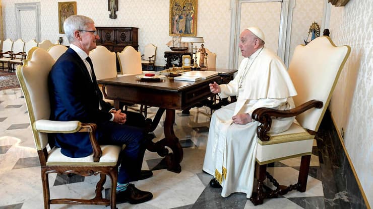טים קוק והאפיפיור פרנסיסקוס