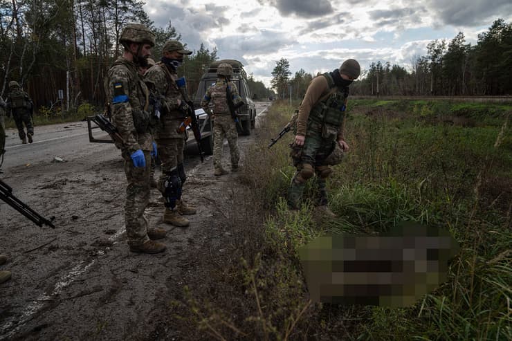 חיילים של צבא אוקראינה בעיירה לימאן מחוז דונייצק
