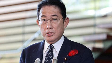 ראש ממשלת יפן פומיו קישידה במסיבת עיתונאים אחרי שיגור הטיל של צפון קוריאה