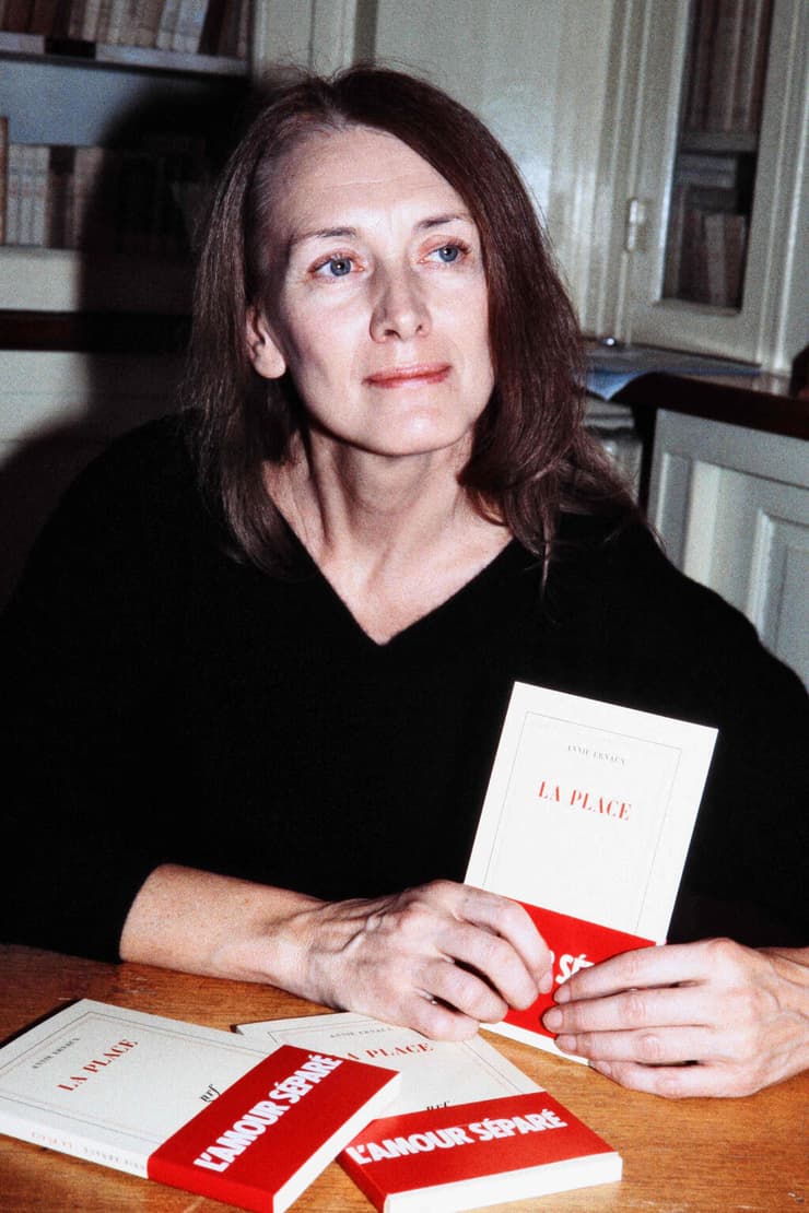 הסופרת אנני ארנו בפריז, 1984