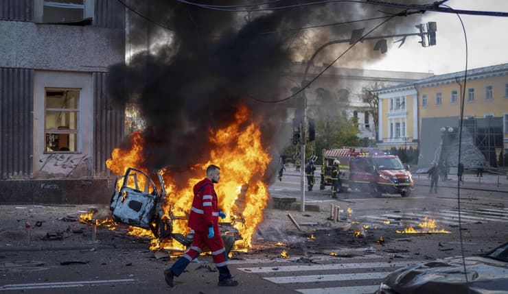 שריפה מתקפת טילים על קייב אוקראינה