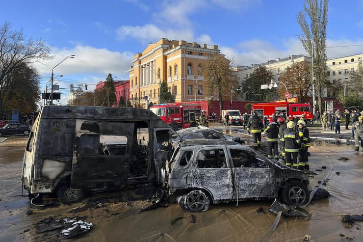 נזק לרכבים מתקיפה של רוסיה בקייב אוקראינה