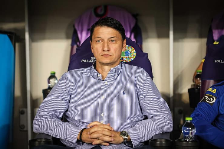 "משחק נעצר איזה שבע או שמונה פעמים. אני לא זוכר כזה דבר". איביץ' (צילום: עוז מועלם) ולדימיר איביץ' מאמן מכבי ת"א