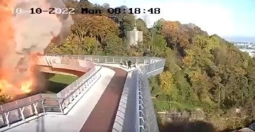 פיצוץ  מתקפה על גשר ב קייב אוקראינה