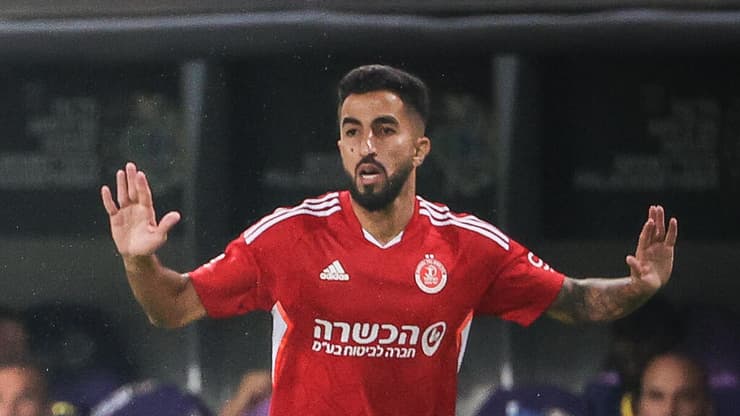 "התחושות לא טובות". ביטון (צילום: עוז מועלם) ג'ורג'ה יובאנוביץ' שחקן מכבי ת"א מול סתיו למקין שחקן הפועל ת"א, בן ביטון