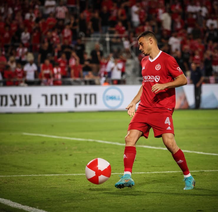 שחקן הפועל ת"א סתיו למקין