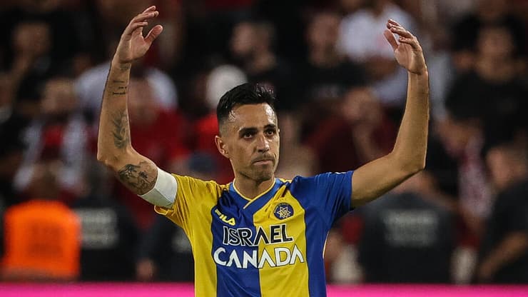 לא כולם חגגו איתו. זהבי (צילום: עוז מועלם) ערן זהבי שחקן מכבי ת"א