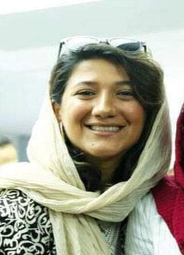 איראן עיתונאית נילופר המדי צילמה את הוריה של מהסא אמיני מוחזקת בבידוד בכלא