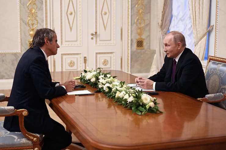 נשיא רוסיה ולדימיר פוטין נפגש ב מוסקבה עם ראש סבא"א רפאל גרוסי גרעין זפוריז'יה