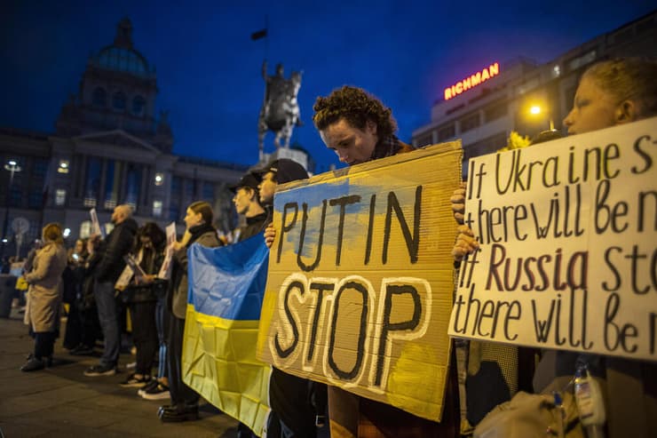 מלחמת אוקראינה רוסיה הפגנה ב פראג צ'כיה