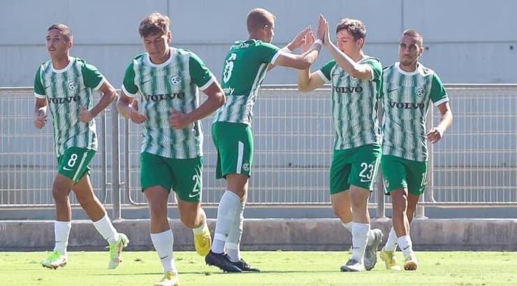 שחקני מכבי חיפה חוגגים (שחר גרוס) שחקני מכבי חיפה חוגגים