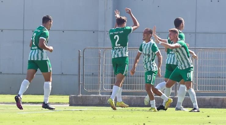 שחקני מכבי חיפה חוגגים (שחר גרוס) שחקני מכבי חיפה חוגגים