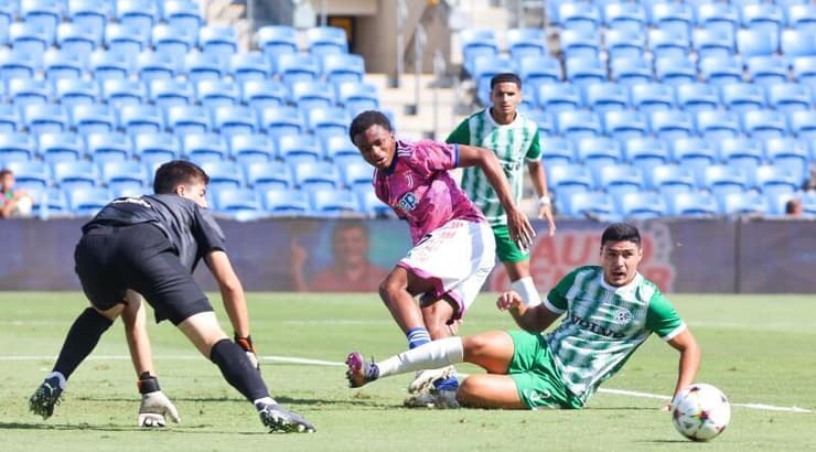 ליסב עיסאת ובאיירן סטריידונק (שחר גרוס) ליסב עיסאת ובאיירן סטריידונק