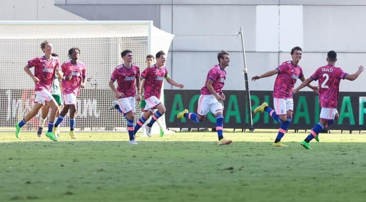 שחקני יובנטוס חוגגים (שחר גרוס) שחקני יובנטוס חוגגים