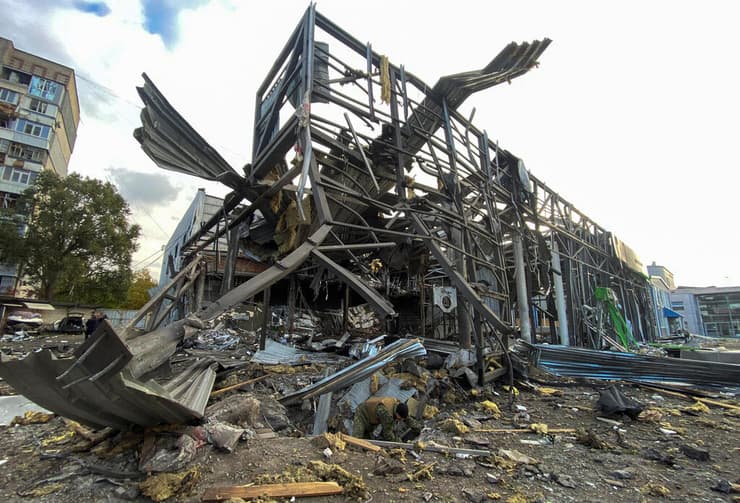 נזקי מתקפת טילים של רוסיה בעיר זפוריז'יה אוקראינה מלחמה