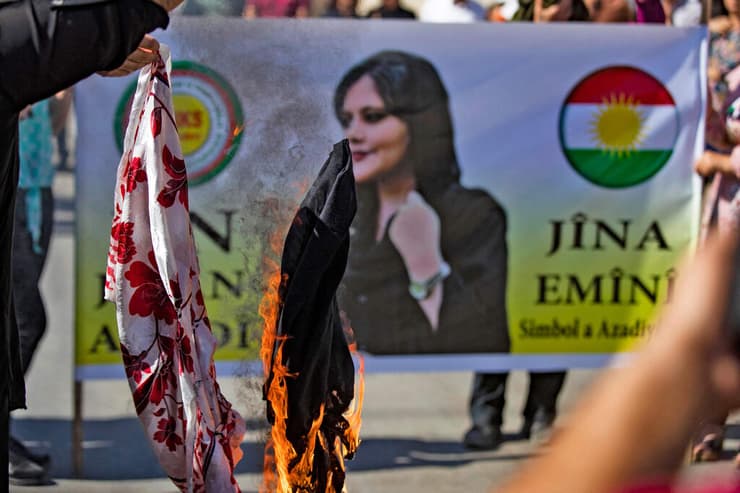 סוריה כורדים מפגינים בעקבות מותה של מהסא אמיני ב איראן מחאת החיג'אב